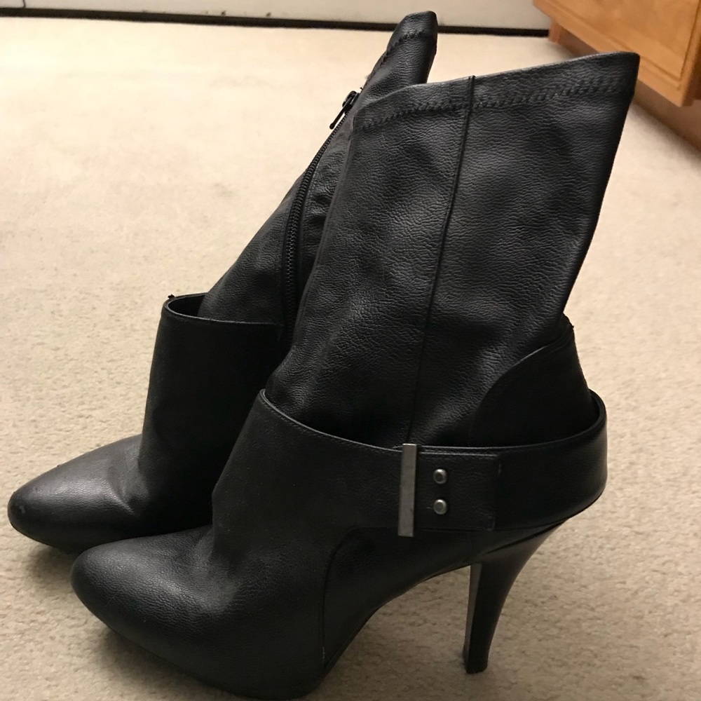 Nine West boots size 9